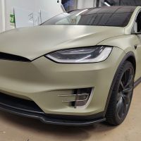 Carwrapping_Autobeschriftung_Gruen_Folie_Tesla