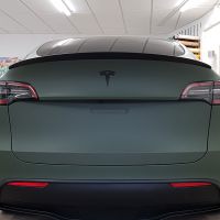 carwrapping-vollfolierung-grün-matt-tesla