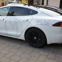 carwrapping-beschrifung-werbung-tesla