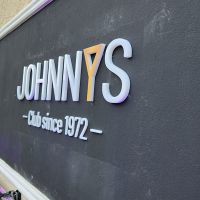 3d-buchstaben-eingang-johnnys