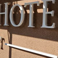 3d-buchstaben-hotel-weiss-detailansicht