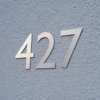 3d-buchstaben-nummer-hausnummer-wand-silber