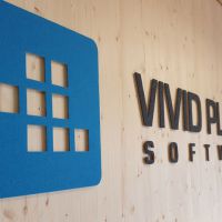 3d-logo-filz-auf-holz-vivid-planet