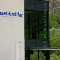 beschriftung-aussenbereich-firmenbeschriftung-folie-hasenbichler