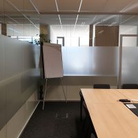 glasbeschichtung-sichtschutz-konferenzraum-innenraum