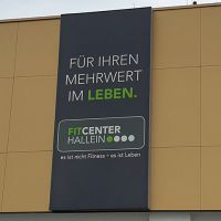 lichtwerbung-aussenbereich-led-fitcenter-hallein