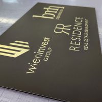 schild-gold-gebürstet-schwarz
