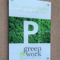 schild-parkplatz-firmenschild
