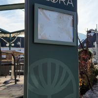 schild-pylon-cafe-flory