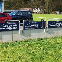 schild-tafeln-autobahn-autohaus-werbung