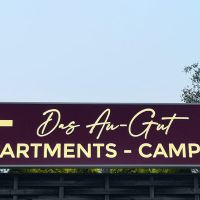 schild-weg-orientierung-camping
