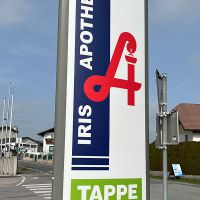 schilder-pylon-werbung-apotheke